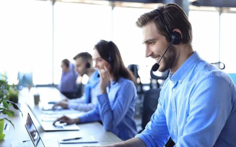 Hỗ trợ và chăm sóc khách hàng – Luôn đồng hành 24/7